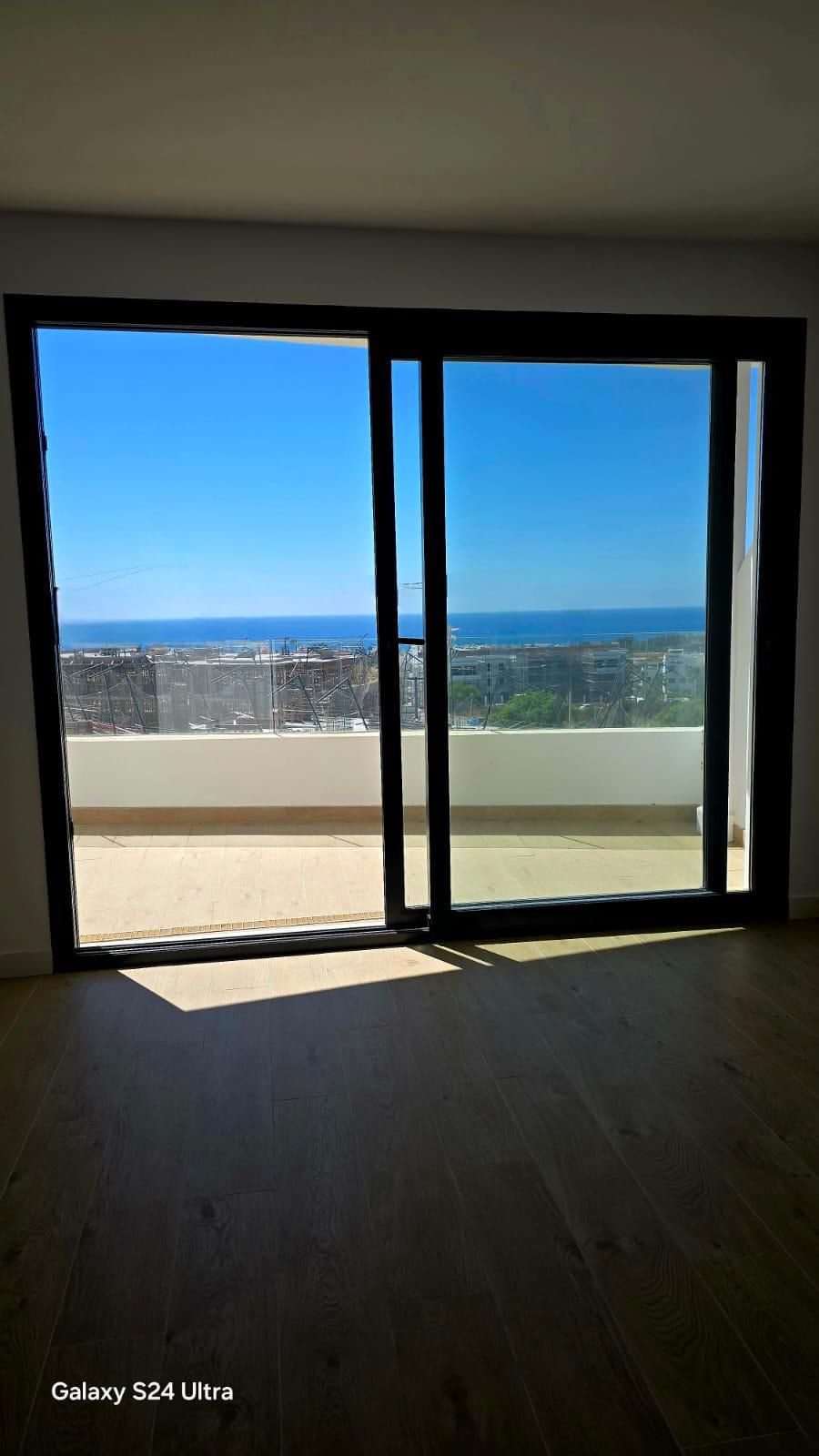 Middle Floor Apartment in Estepona, Costa del Sol – 3 beds – 499000 € - photo 16 of 34