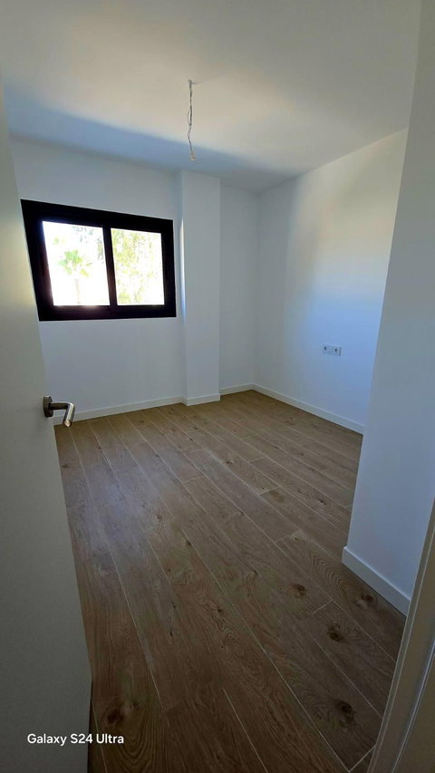 Middle Floor Apartment in Estepona, Costa del Sol – 3 beds – 499000 € - photo 19 of 34