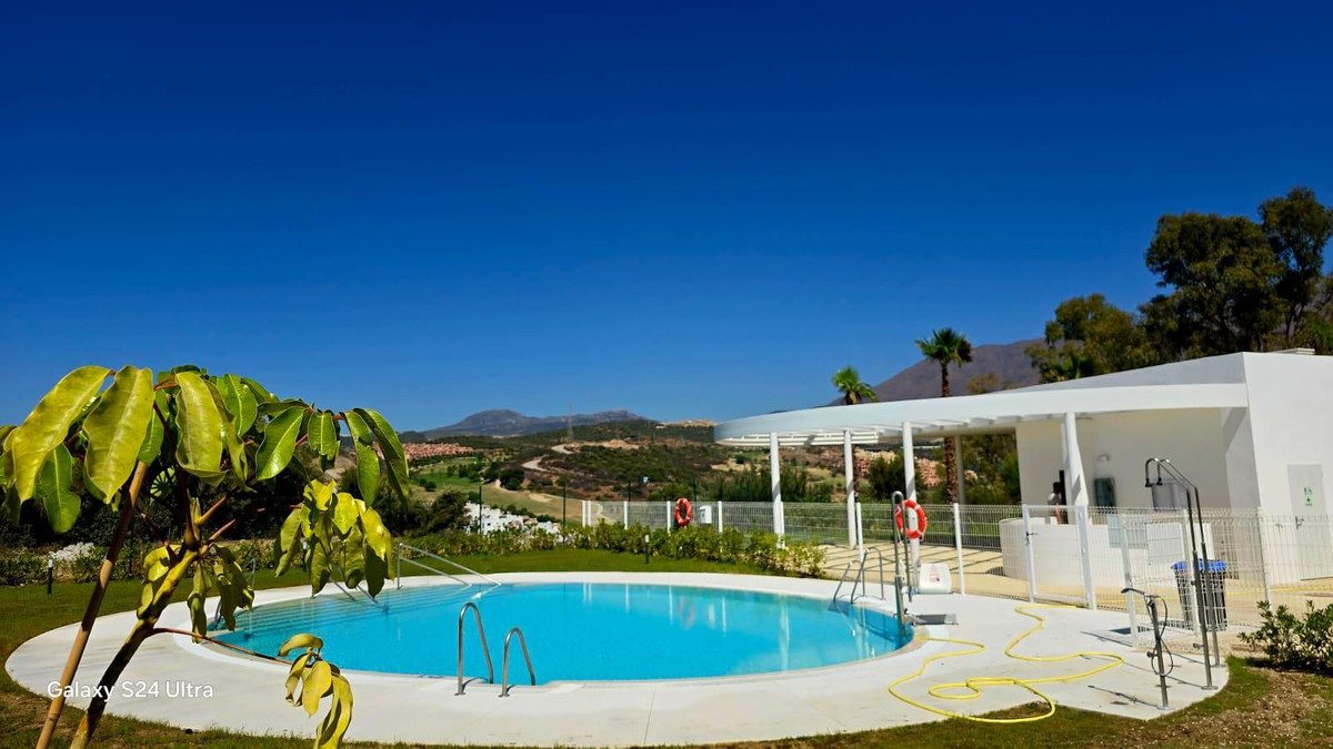 Middle Floor Apartment in Estepona, Costa del Sol – 3 beds – 499000 € - photo 29 of 34