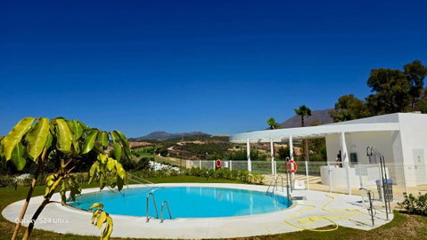 Middle Floor Apartment in Estepona, Costa del Sol – 3 beds – 499000 € - photo 29 of 34