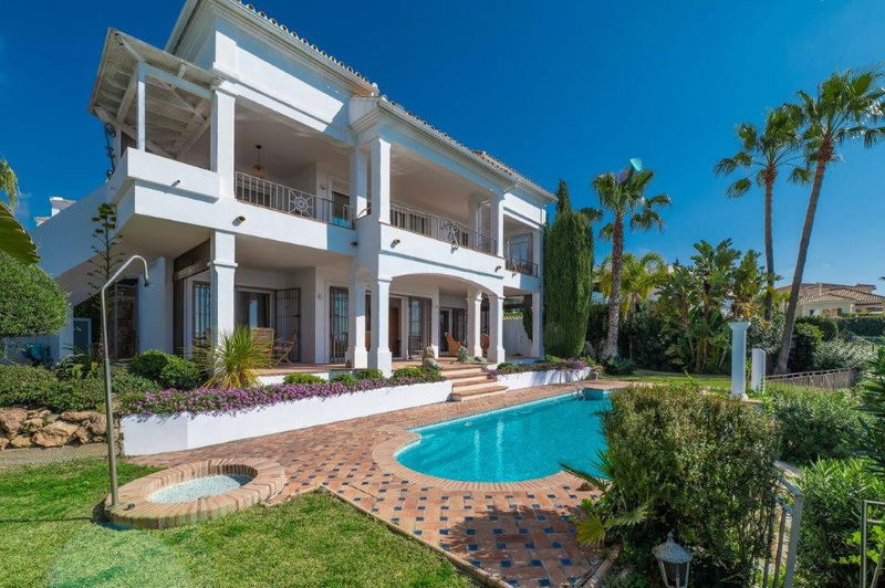 Detached Villa in Marbella, Costa del Sol – 4 beds – 1990000 €