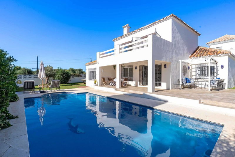 Detached Villa in Marbella, Costa del Sol – 4 beds – 1850000 €