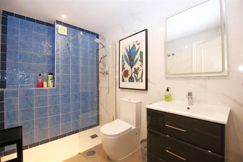 Penthouse in Estepona, Costa del Sol – 3 beds – 450000 € - photo 11 of 24