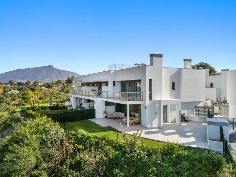 Semi-Detached House in Marbella, Costa del Sol – 3 beds – 1295000 €