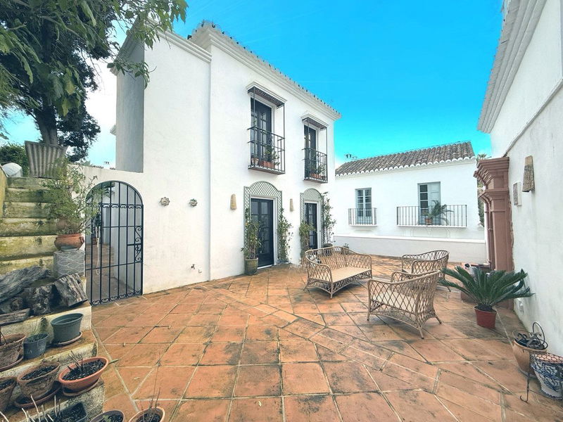 Semi-Detached House in Marbella, Costa del Sol – 4 beds – 2490000 €