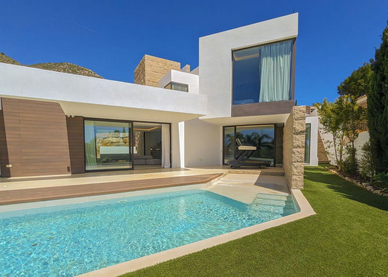 Detached Villa in Benalmadena, Costa del Sol – 3 beds – 1798000 €