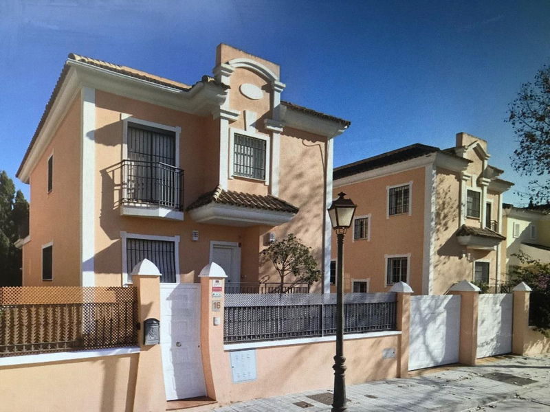 Detached Villa in Marbella, Costa del Sol – 5 beds – 1100000 €
