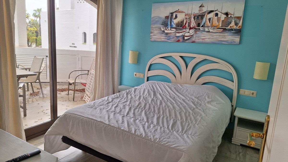 Middle Floor Apartment in Marbella, Costa del Sol – 2 beds – 395000 € - photo 4 of 12