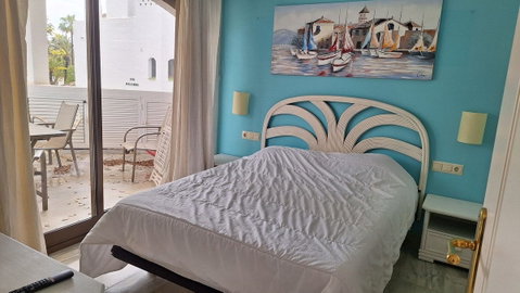 Middle Floor Apartment in Marbella, Costa del Sol – 2 beds – 395000 € - photo 4 of 12