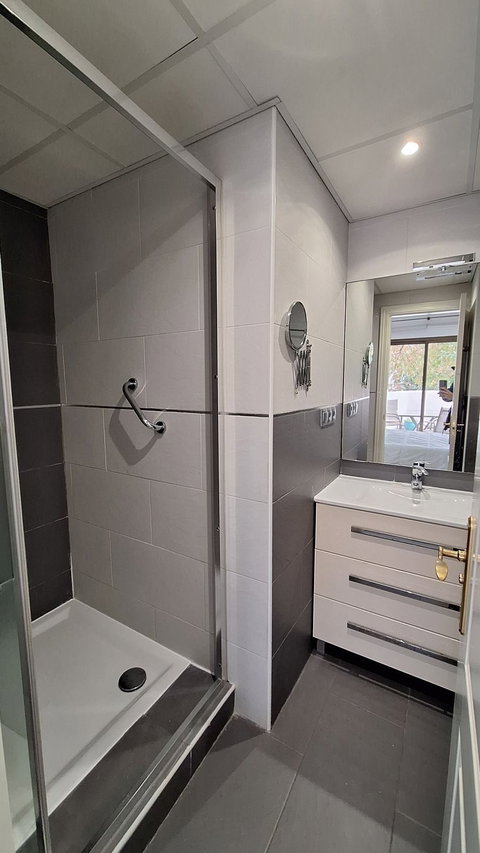 Middle Floor Apartment in Marbella, Costa del Sol – 2 beds – 395000 € - photo 11 of 12