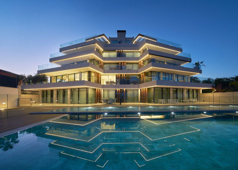 Middle Floor Apartment in Estepona, Costa del Sol – 2 beds – 995000 €