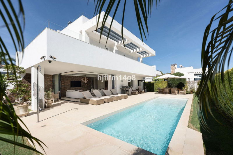 Detached Villa in Marbella, Costa del Sol – 5 beds – 2590000 €