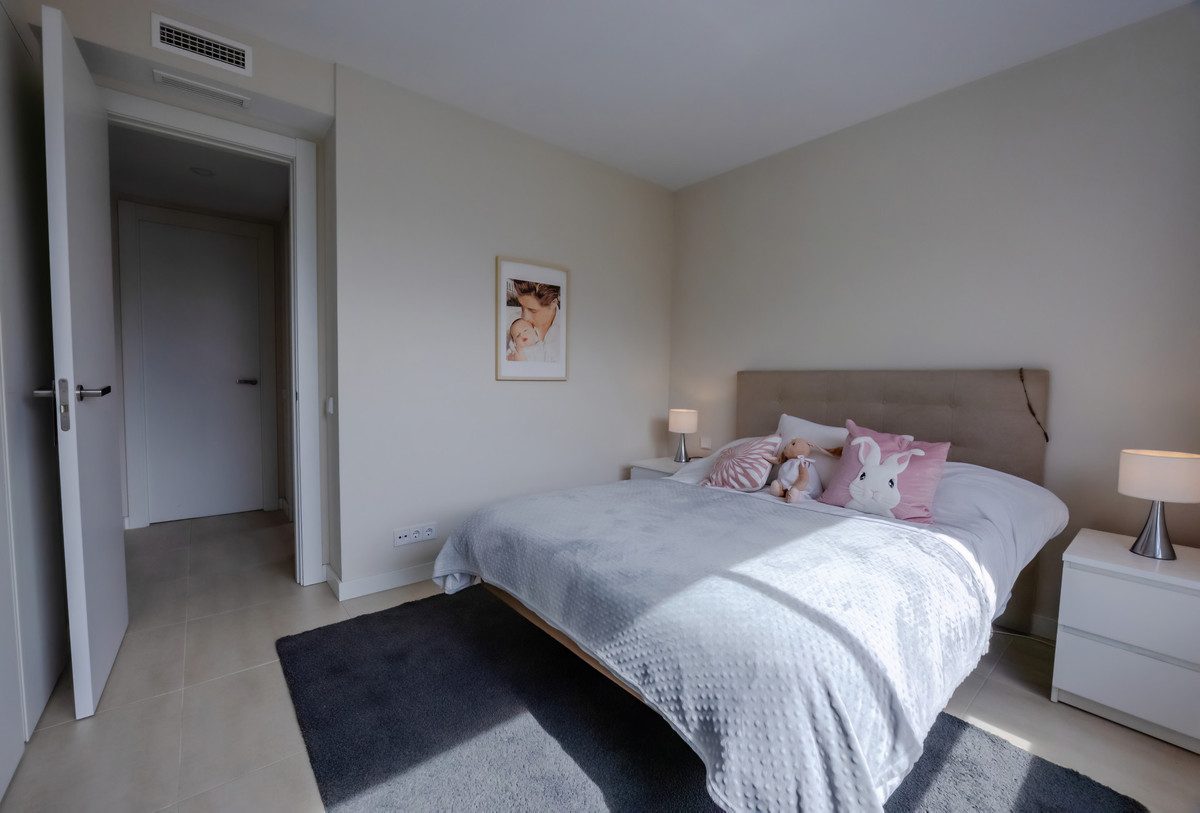 Middle Floor Apartment in Estepona, Costa del Sol – 2 beds – 515000 € - photo 3 of 50