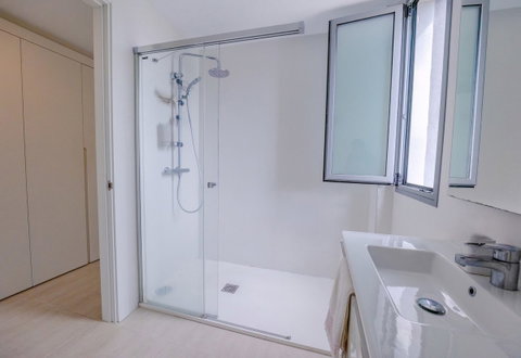 Middle Floor Apartment in Estepona, Costa del Sol – 2 beds – 515000 € - photo 7 of 50