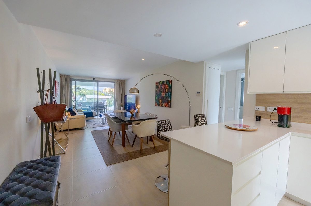 Middle Floor Apartment in Estepona, Costa del Sol – 2 beds – 515000 € - photo 15 of 50