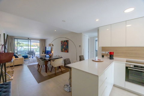 Middle Floor Apartment in Estepona, Costa del Sol – 2 beds – 515000 € - photo 16 of 50