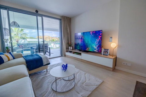 Middle Floor Apartment in Estepona, Costa del Sol – 2 beds – 515000 € - photo 18 of 50