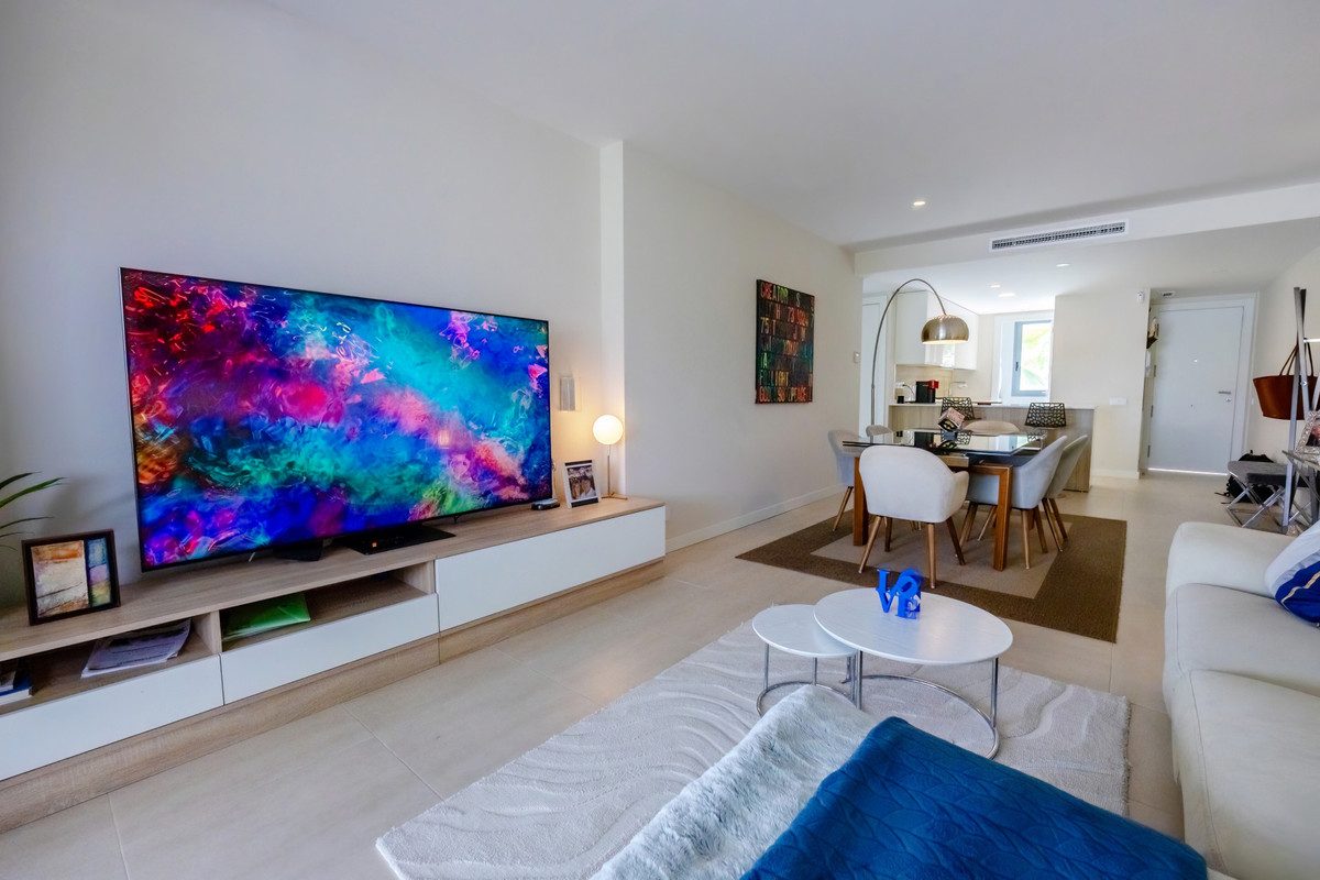 Middle Floor Apartment in Estepona, Costa del Sol – 2 beds – 515000 € - photo 21 of 50