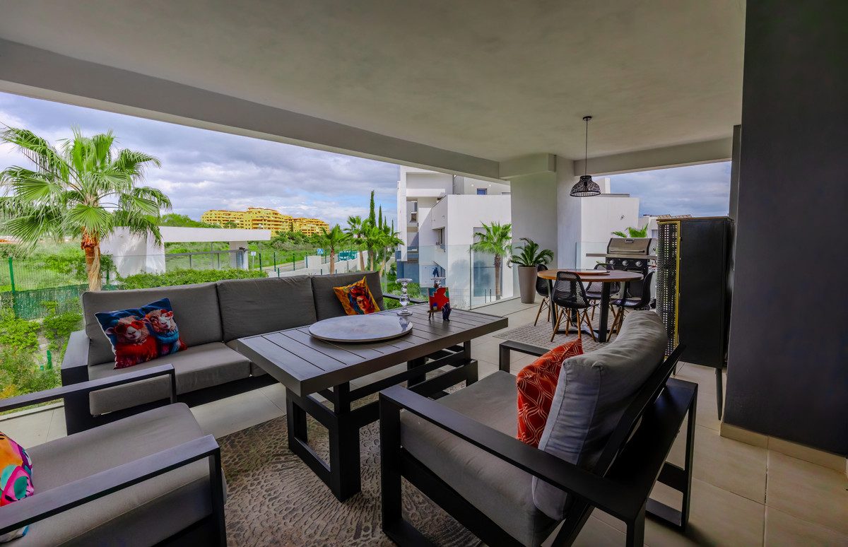 Middle Floor Apartment in Estepona, Costa del Sol – 2 beds – 515000 € - photo 23 of 50