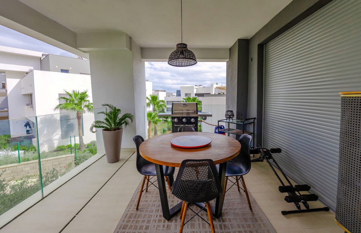 Middle Floor Apartment in Estepona, Costa del Sol – 2 beds – 515000 € - photo 24 of 50