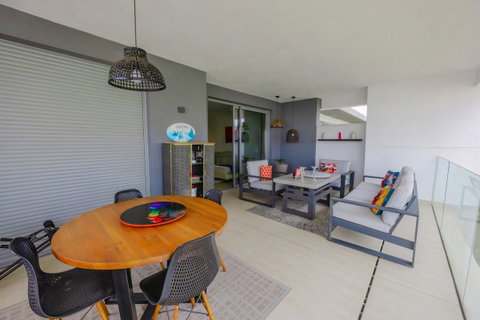 Middle Floor Apartment in Estepona, Costa del Sol – 2 beds – 515000 € - photo 25 of 50