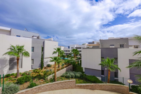 Middle Floor Apartment in Estepona, Costa del Sol – 2 beds – 515000 € - photo 27 of 50