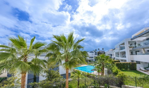 Middle Floor Apartment in Estepona, Costa del Sol – 2 beds – 515000 € - photo 39 of 50