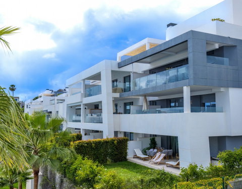Middle Floor Apartment in Estepona, Costa del Sol – 2 beds – 515000 € - photo 41 of 50