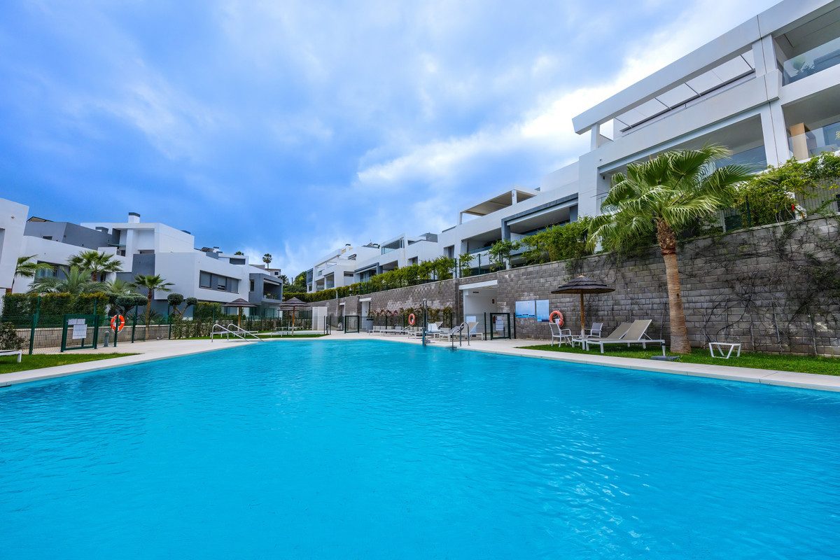 Middle Floor Apartment in Estepona, Costa del Sol – 2 beds – 515000 € - photo 46 of 50