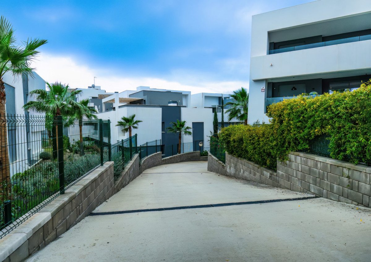 Middle Floor Apartment in Estepona, Costa del Sol – 2 beds – 515000 € - photo 50 of 50
