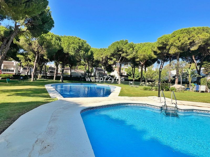 Semi-Detached House in Estepona, Costa del Sol – 2 beds – 380000 €