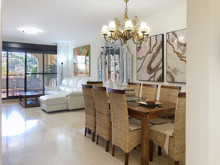 Middle Floor Apartment in Estepona, Costa del Sol – 3 beds – 499000 € - photo 1 of 52