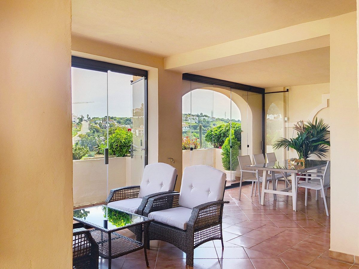 Middle Floor Apartment in Estepona, Costa del Sol – 3 beds – 499000 € - photo 2 of 52