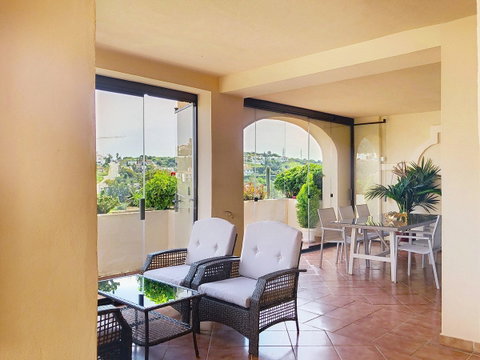 Middle Floor Apartment in Estepona, Costa del Sol – 3 beds – 499000 € - photo 2 of 52
