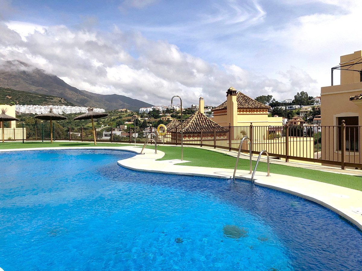 Middle Floor Apartment in Estepona, Costa del Sol – 3 beds – 499000 € - photo 3 of 52
