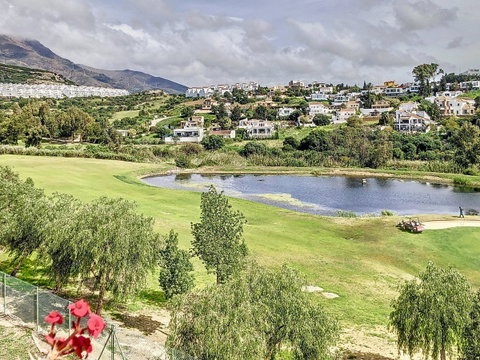 Middle Floor Apartment in Estepona, Costa del Sol – 3 beds – 499000 € - photo 4 of 52