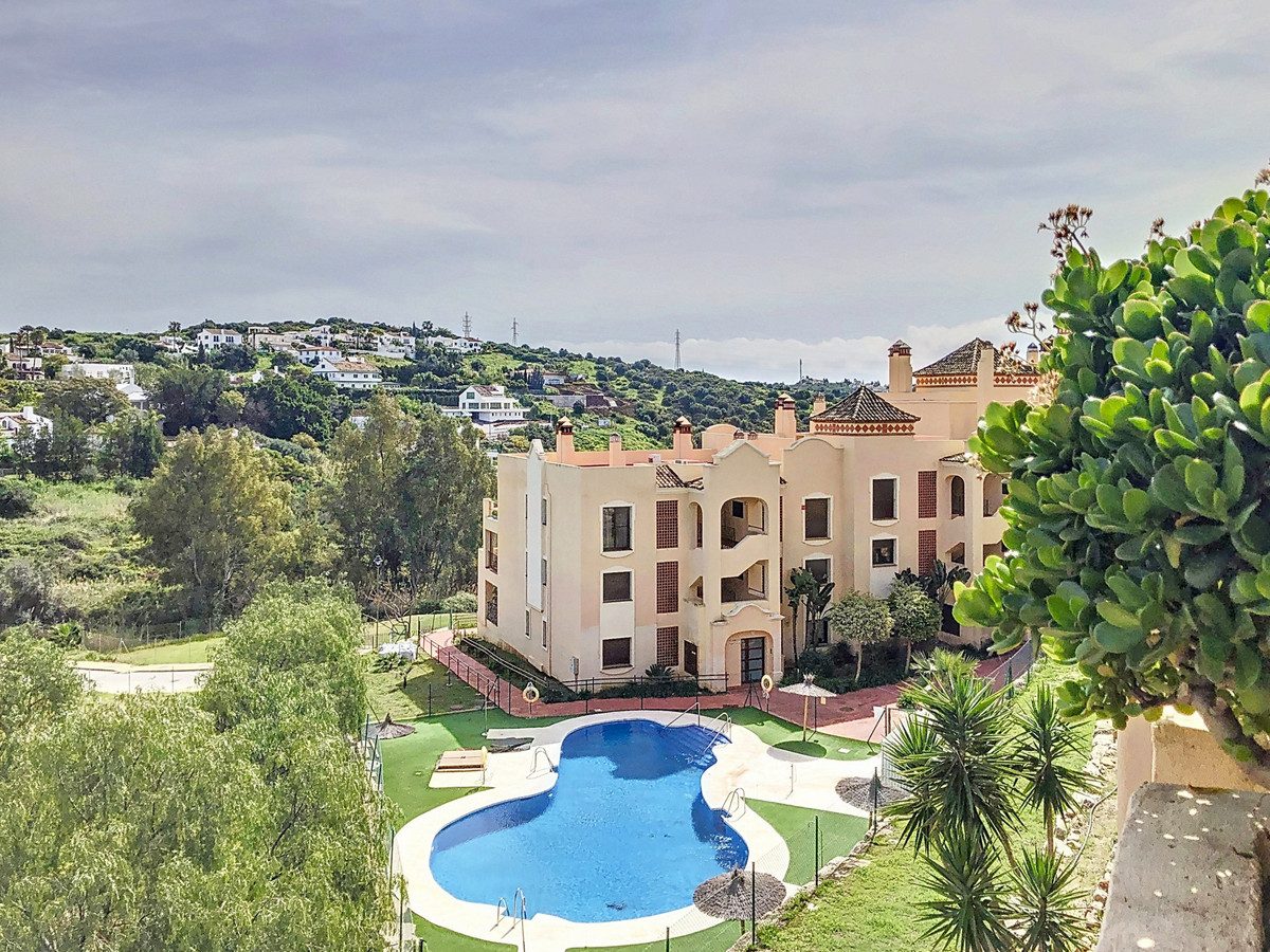 Middle Floor Apartment in Estepona, Costa del Sol – 3 beds – 499000 € - photo 5 of 52