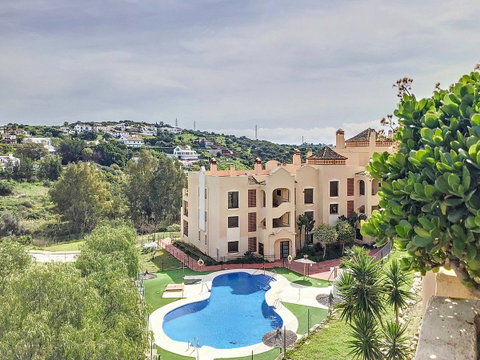 Middle Floor Apartment in Estepona, Costa del Sol – 3 beds – 499000 € - photo 5 of 52