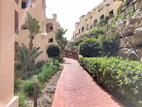 Middle Floor Apartment in Estepona, Costa del Sol – 3 beds – 499000 € - photo 6 of 52