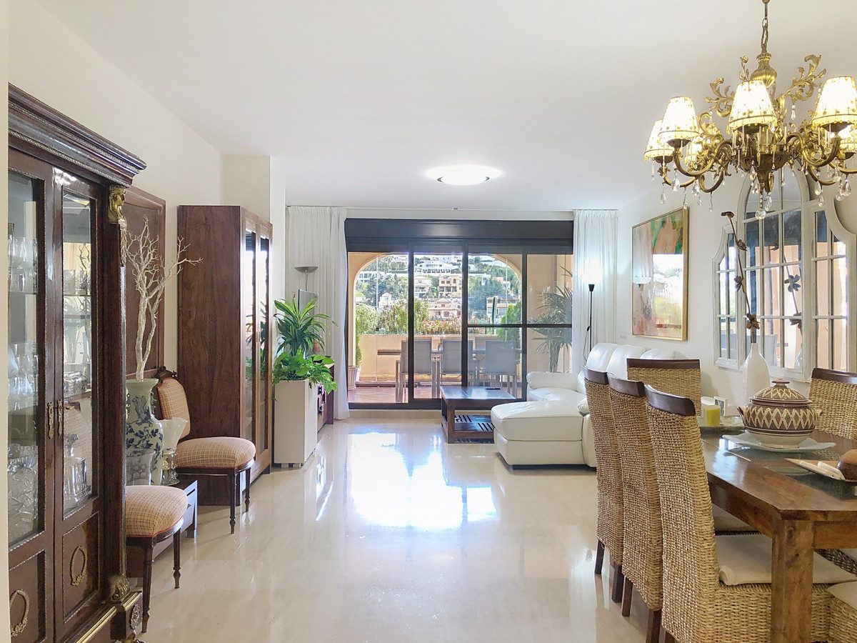 Middle Floor Apartment in Estepona, Costa del Sol – 3 beds – 499000 € - photo 7 of 52