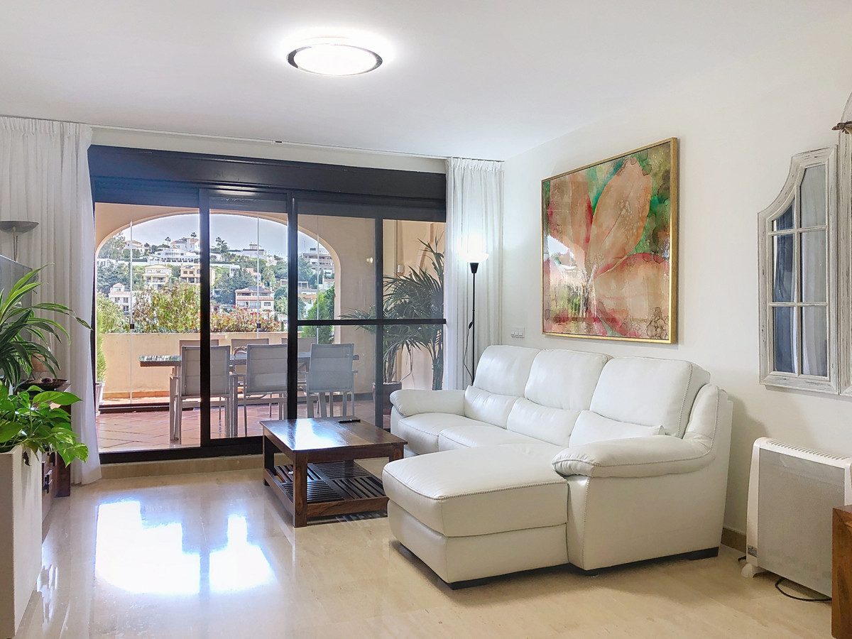 Middle Floor Apartment in Estepona, Costa del Sol – 3 beds – 499000 € - photo 8 of 52