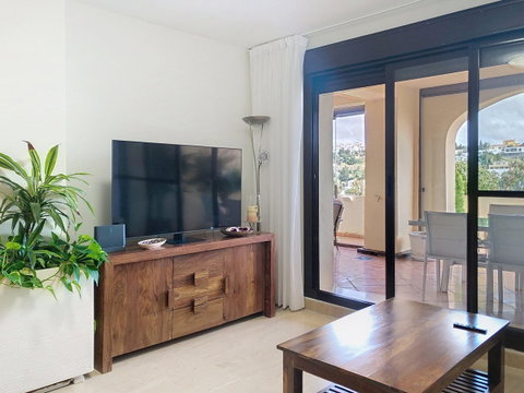 Middle Floor Apartment in Estepona, Costa del Sol – 3 beds – 499000 € - photo 9 of 52