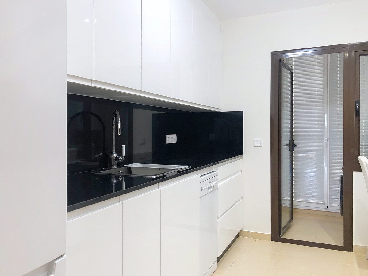 Middle Floor Apartment in Estepona, Costa del Sol – 3 beds – 499000 € - photo 19 of 52