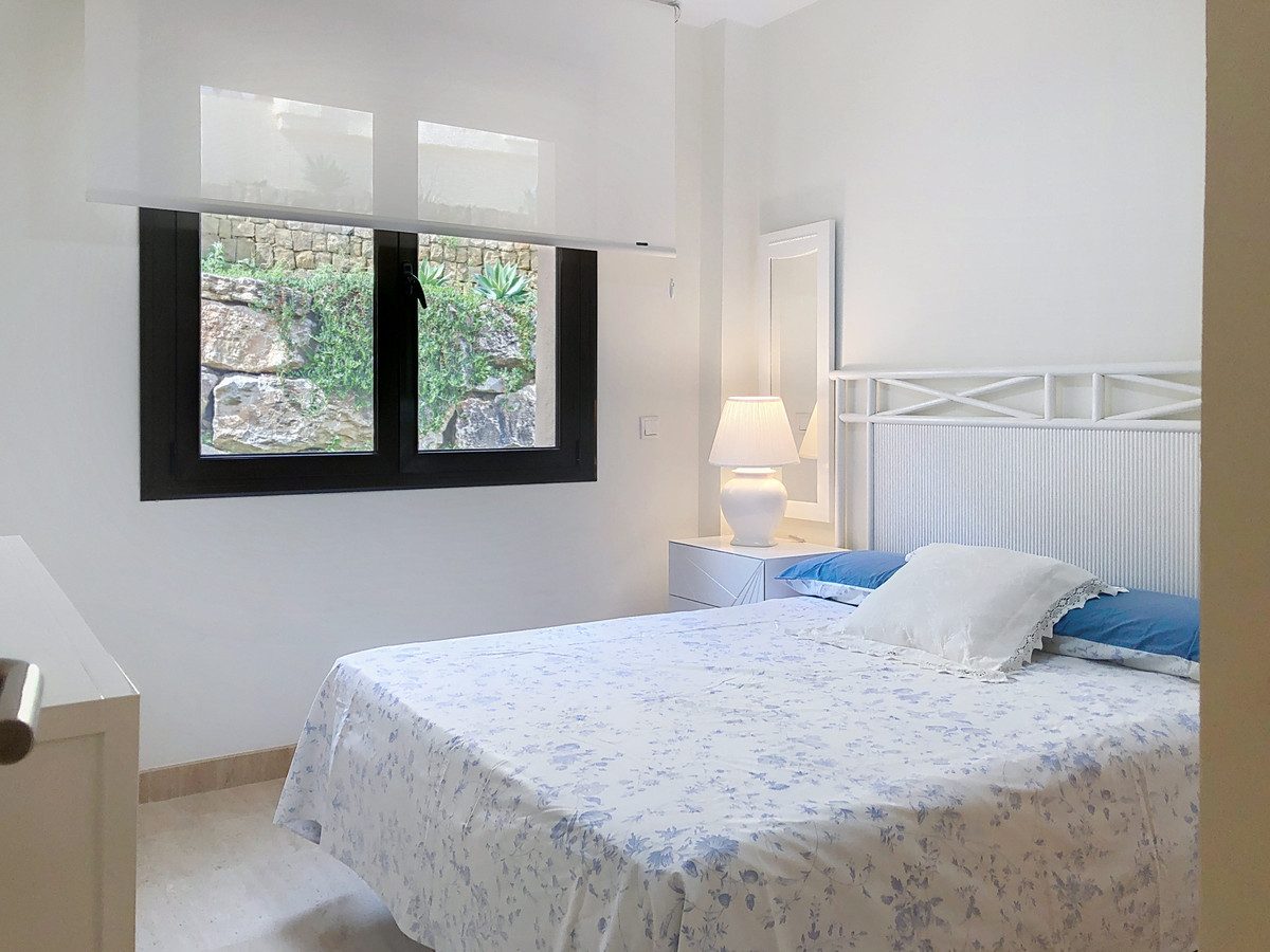 Middle Floor Apartment in Estepona, Costa del Sol – 3 beds – 499000 € - photo 24 of 52