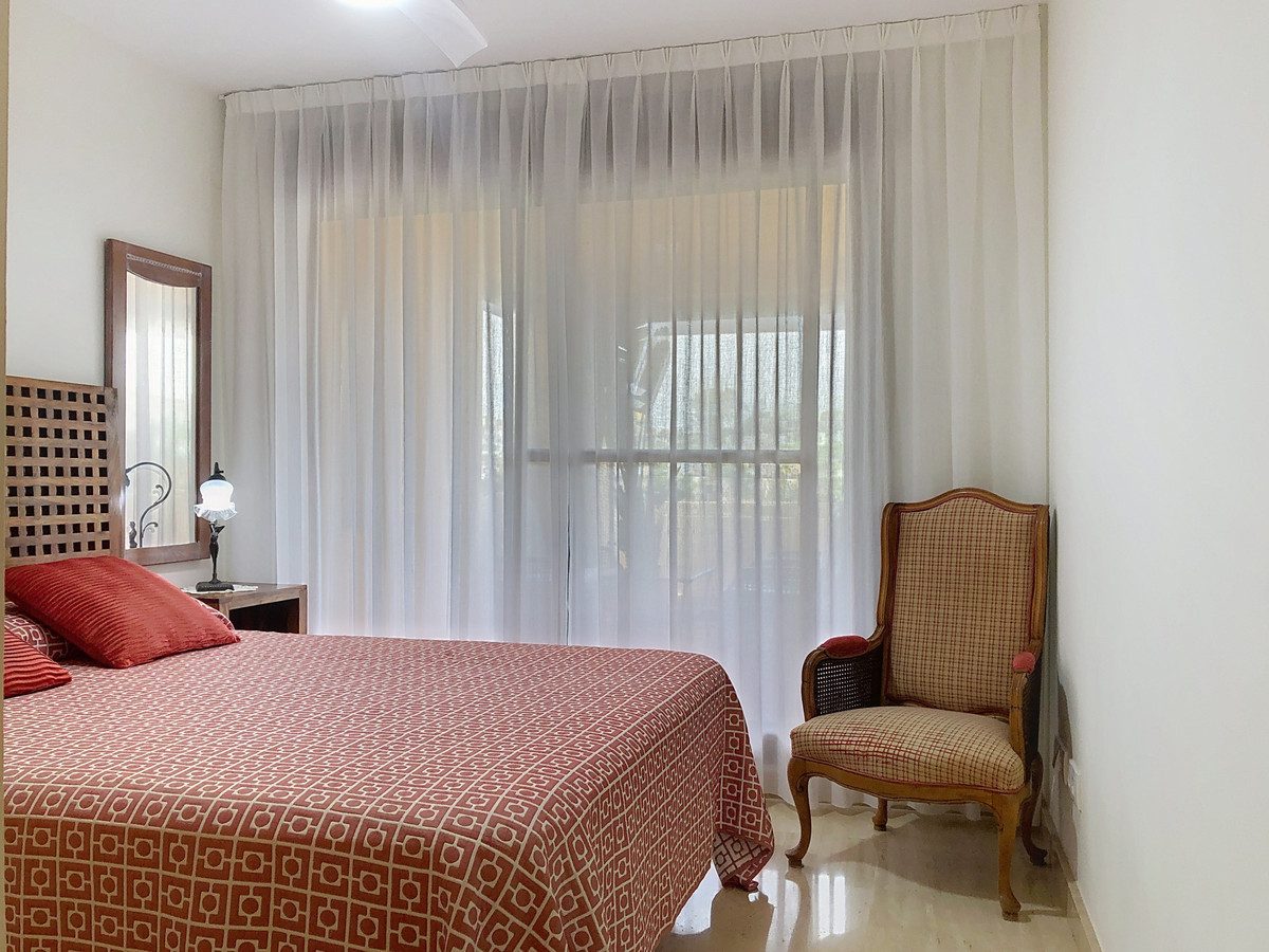 Middle Floor Apartment in Estepona, Costa del Sol – 3 beds – 499000 € - photo 31 of 52