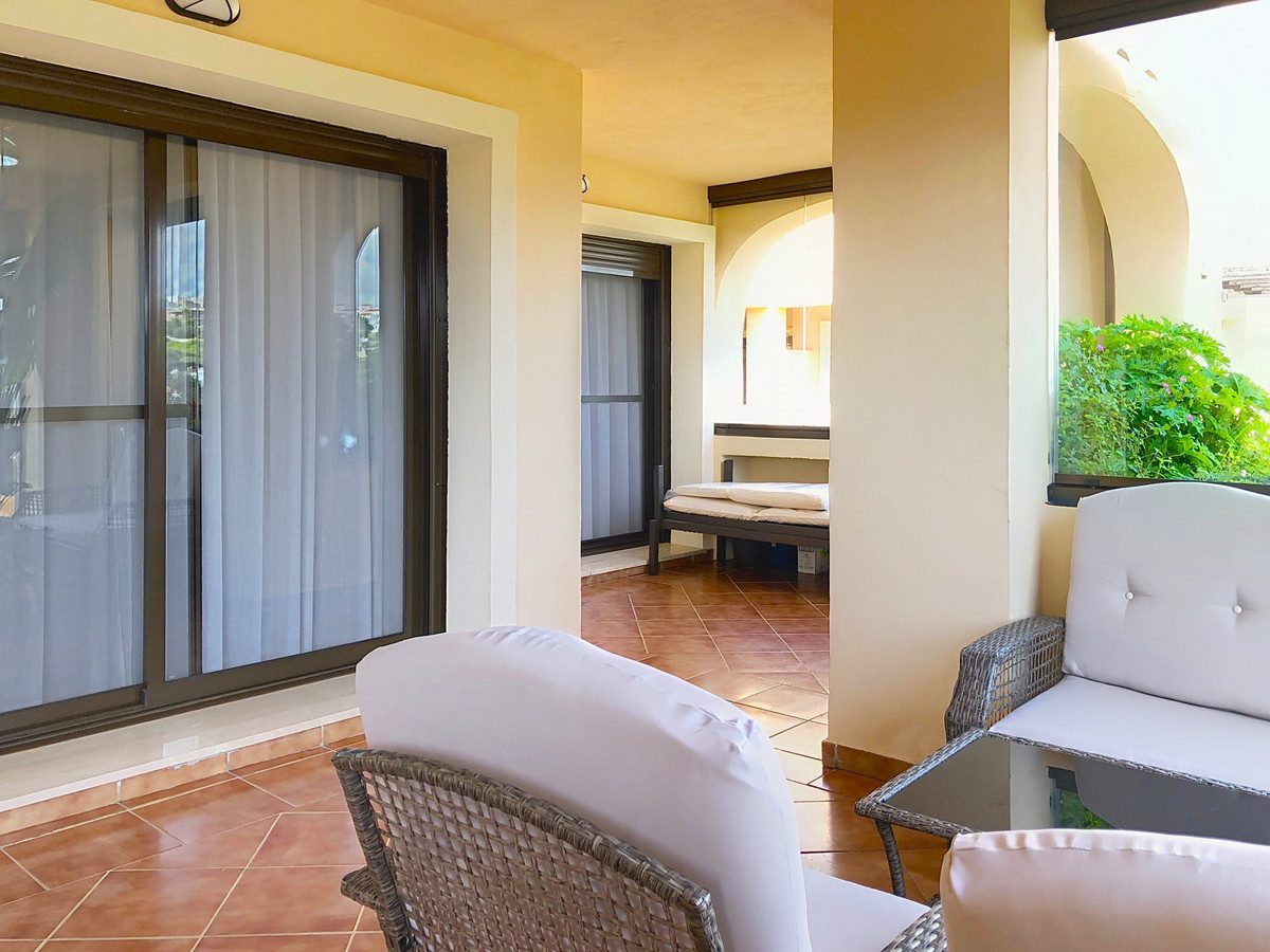 Middle Floor Apartment in Estepona, Costa del Sol – 3 beds – 499000 € - photo 33 of 52