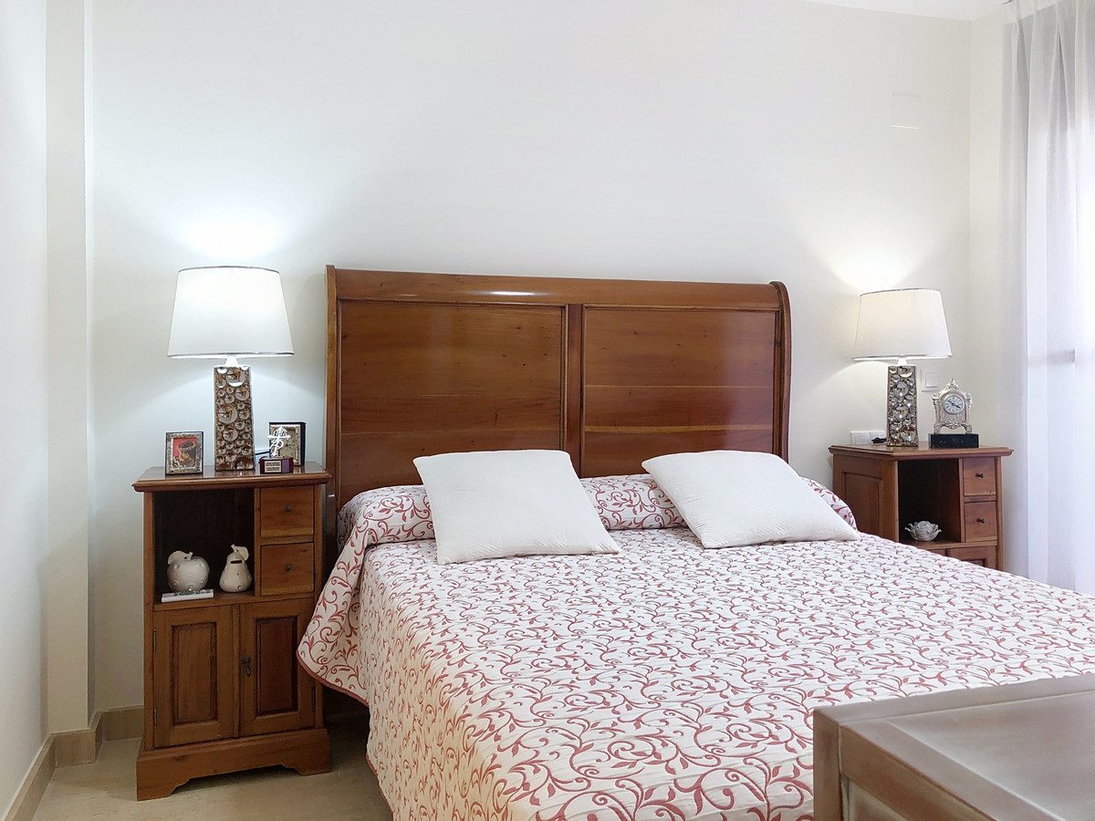 Middle Floor Apartment in Estepona, Costa del Sol – 3 beds – 499000 € - photo 35 of 52