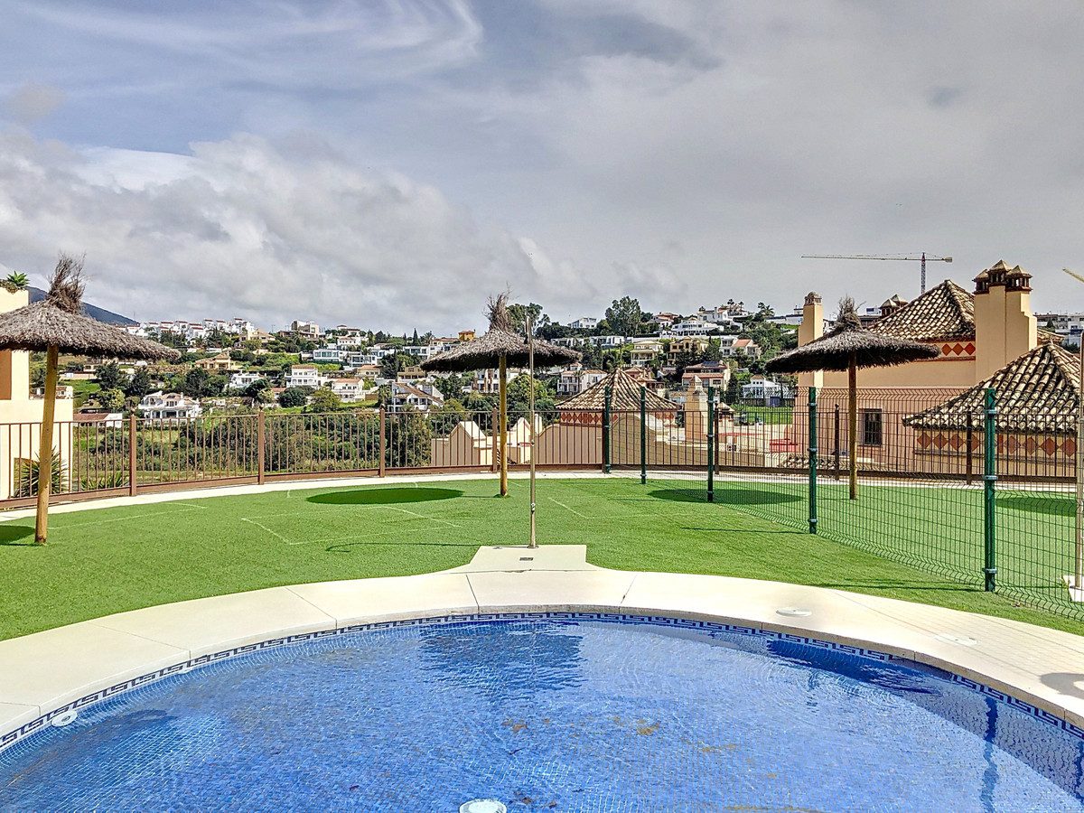 Middle Floor Apartment in Estepona, Costa del Sol – 3 beds – 499000 € - photo 47 of 52