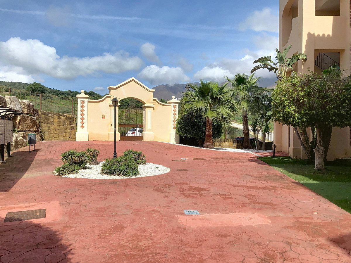 Middle Floor Apartment in Estepona, Costa del Sol – 3 beds – 499000 € - photo 51 of 52