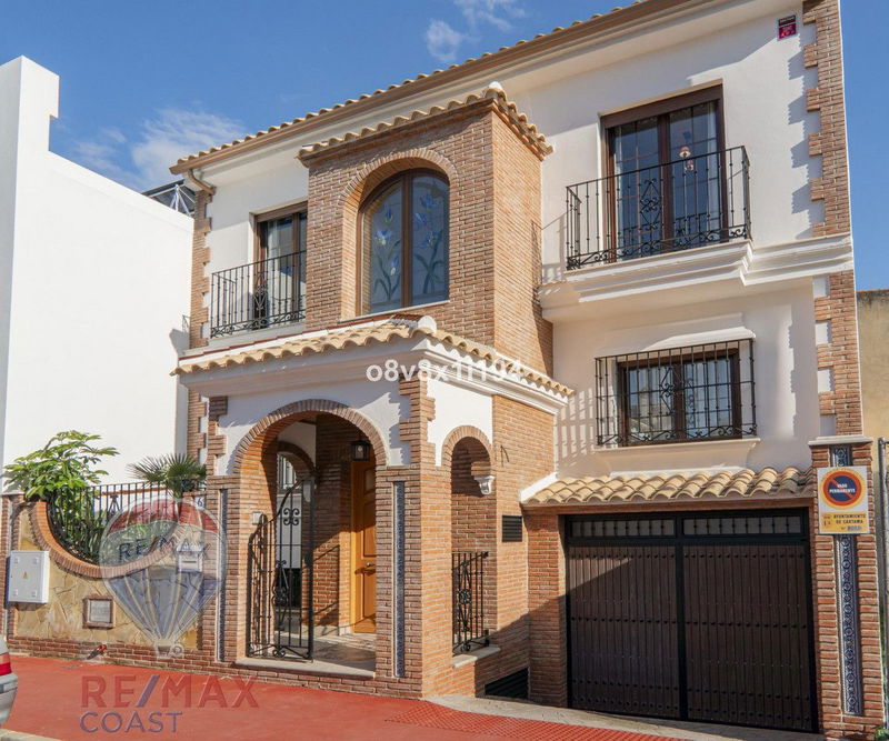 Detached Villa in Torremolinos, Costa del Sol – 5 beds – 489000 €